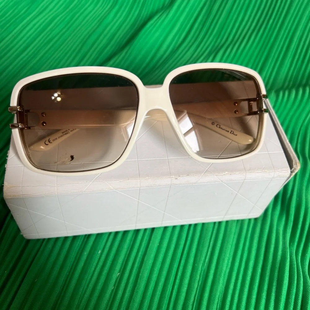 Dior Cream Frame Sunglasses with Brown Gradient Lenses - Picture 3 of 7